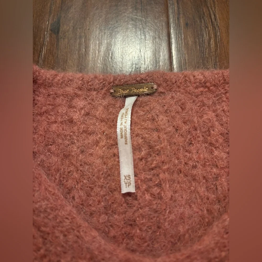 Free People Moonbeam V-Neck Oversized Alpaca Sweater Prairie Rose Size XS - Picture 3 of 4